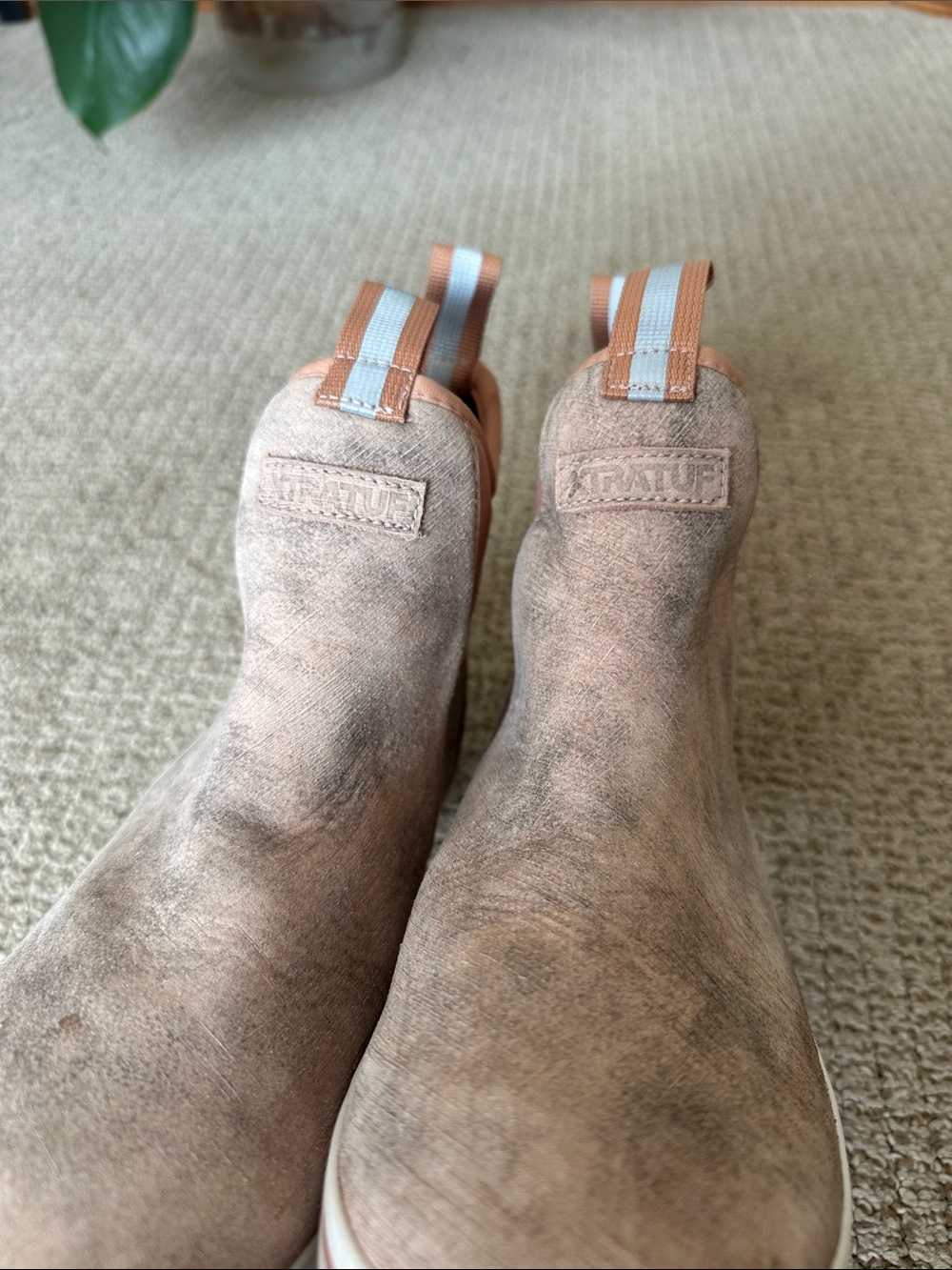 Women’s Xtratuf deck ankle boots in pink leather! - Picture 2 of 10